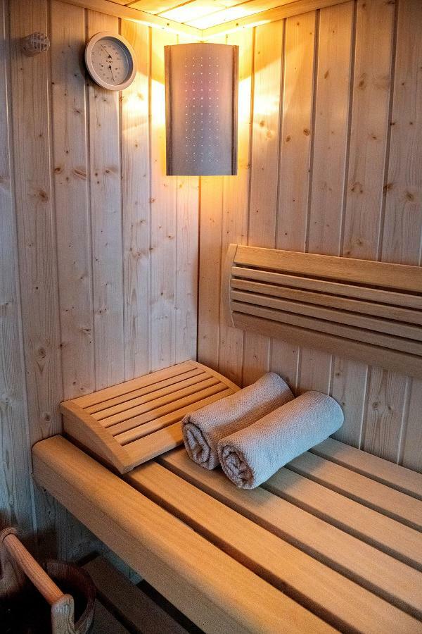 Sauna Repinc: Modern Luxury Apartments with EV Charging in Zagreb Exterior photo