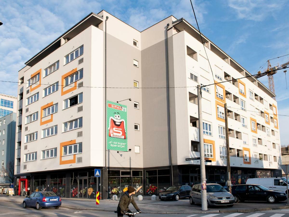 Sauna Repinc: Modern Luxury Apartments with EV Charging in Zagreb Exterior photo